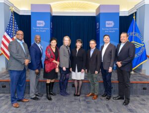 A group photo of the NIH director's advisory committee