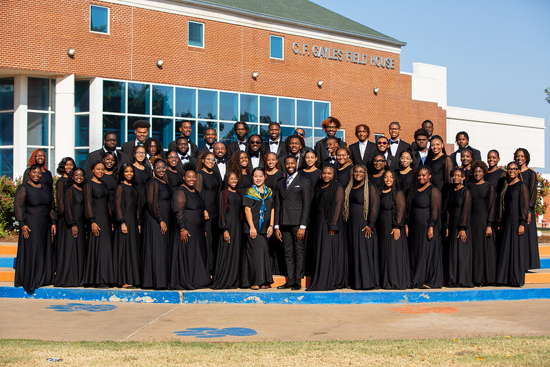 Photo of LU Choir taken during 2024 Homecoming