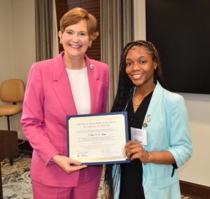 J'Taelii Heath holds certificate