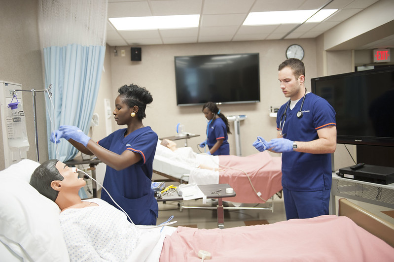 Nursing students in clinicals at bedside
